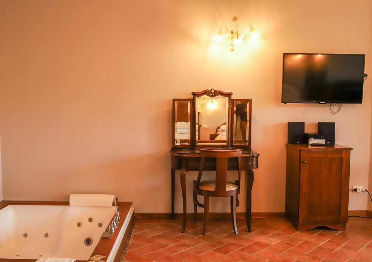Borgo I Tre Baroni - Spa Suites & Resort Poppi Zewnętrze zdjęcie