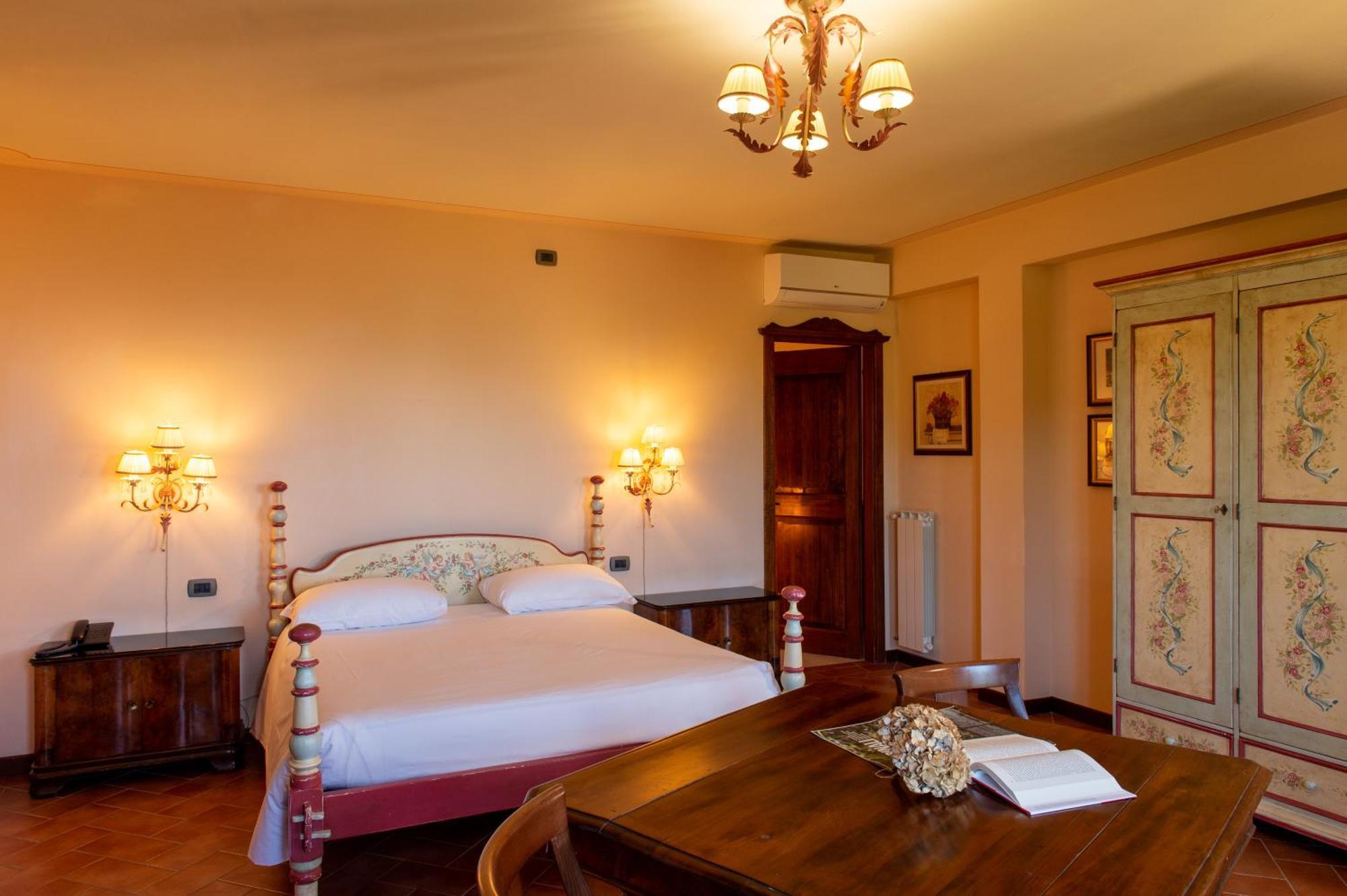 Borgo I Tre Baroni - Spa Suites & Resort Poppi Pokój zdjęcie