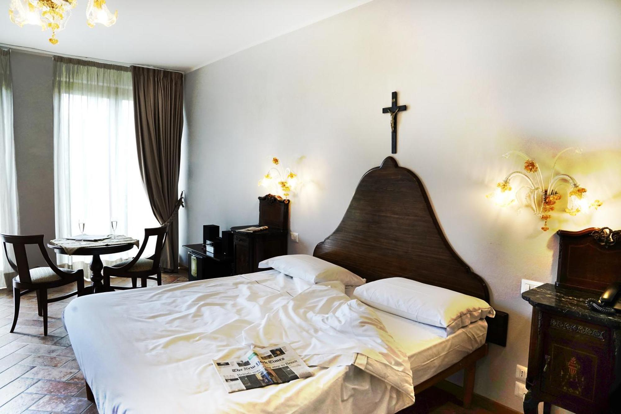 Borgo I Tre Baroni - Spa Suites & Resort Poppi Pokój zdjęcie